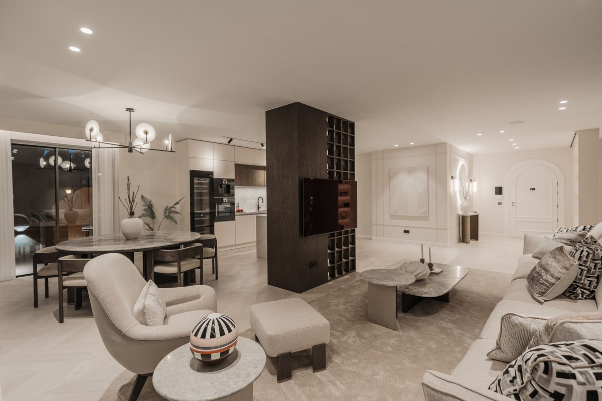 4 Bed, 4 Bath, ApartmentFor Sale, Nueva Andalucia, Malaga