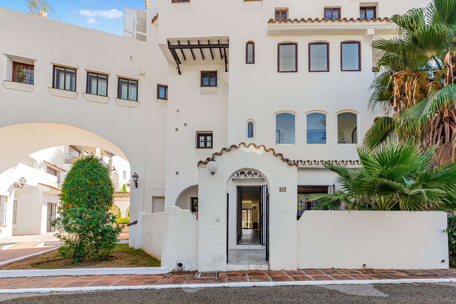 4 Bed, 3 Bath, ApartmentFor Sale, Marbella, Malaga