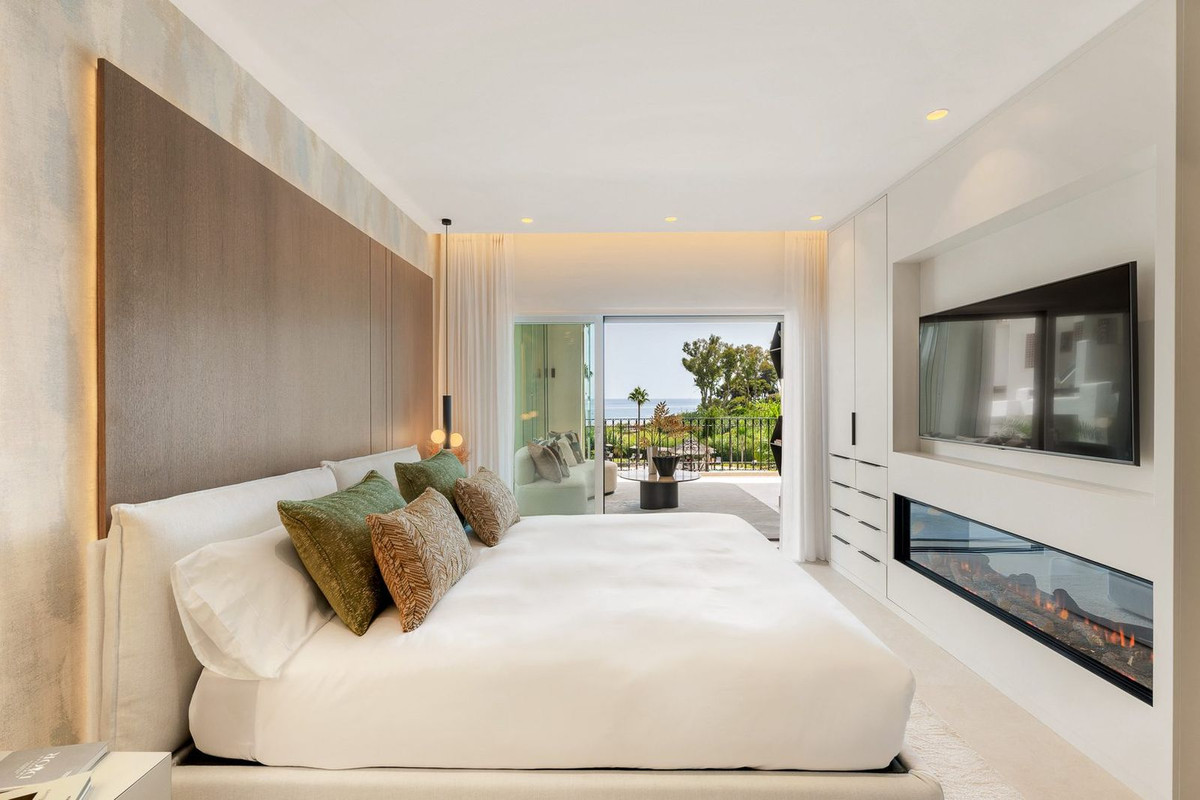 3 Bed, 2 Bath, ApartmentFor Sale, Estepona, Malaga