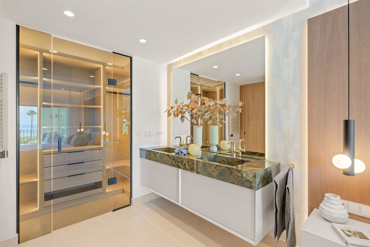 3 Bed, 2 Bath, ApartmentFor Sale, Estepona, Malaga