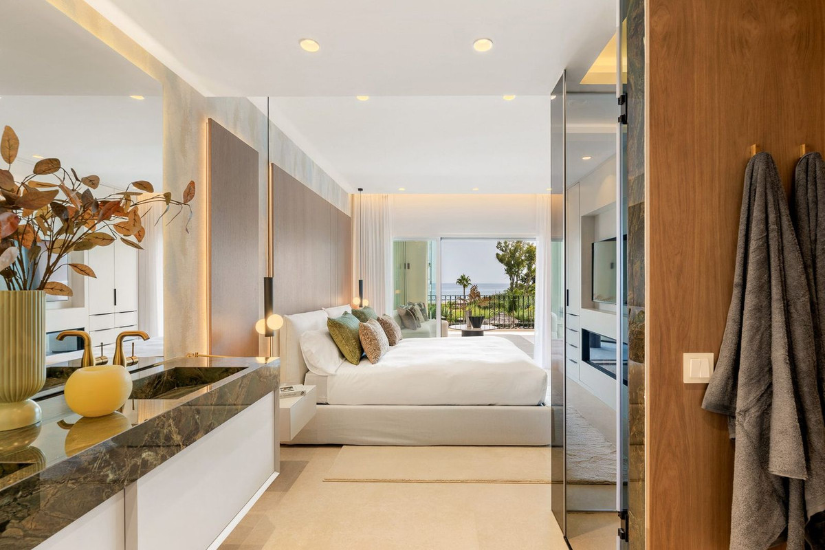 3 Bed, 2 Bath, ApartmentFor Sale, Estepona, Malaga