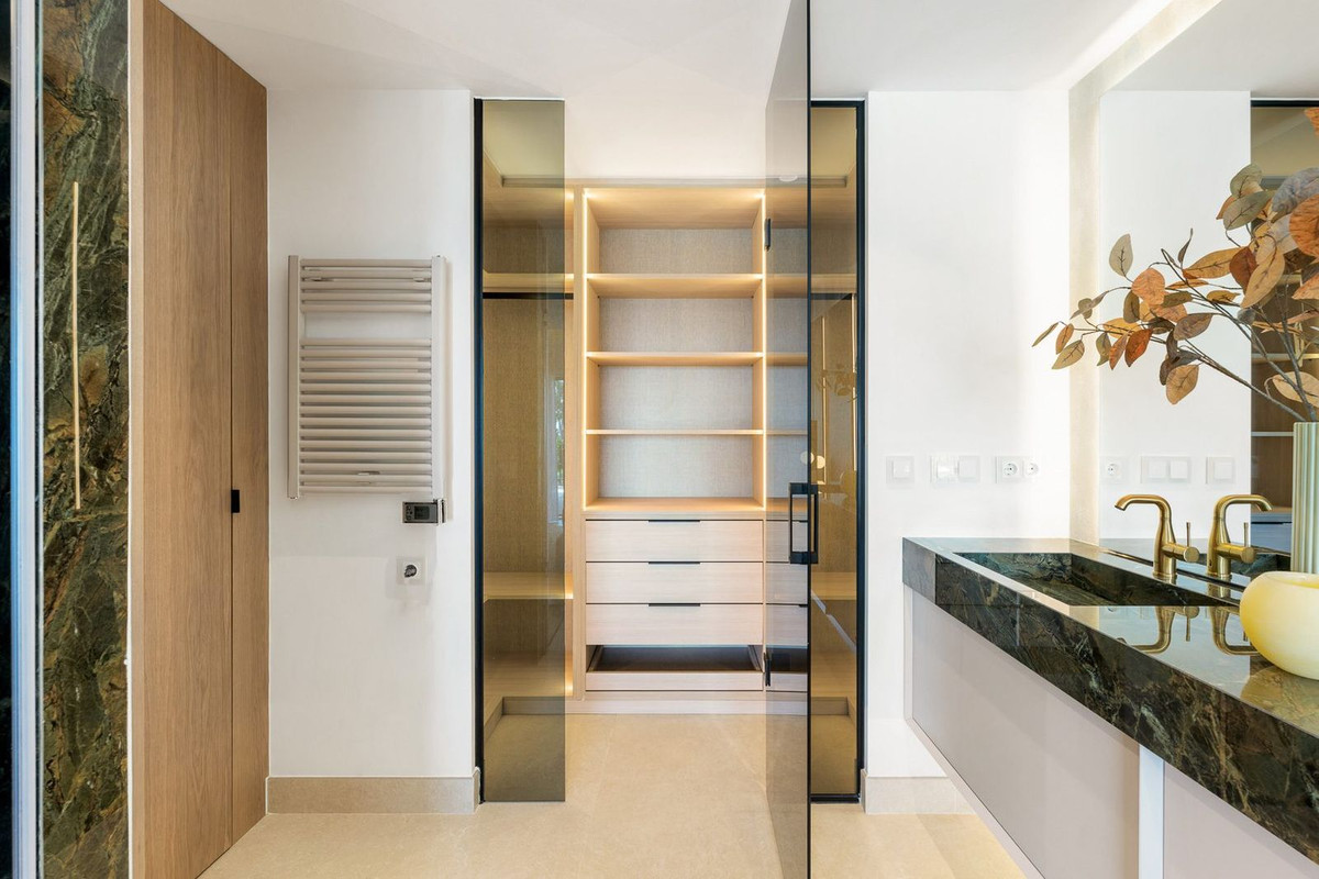 3 Bed, 2 Bath, ApartmentFor Sale, Estepona, Malaga