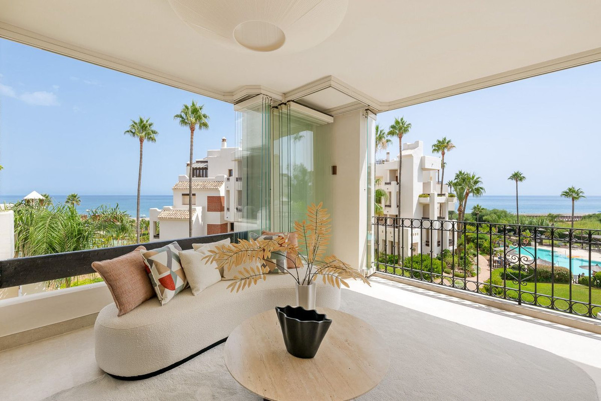3 Bed, 2 Bath, ApartmentFor Sale, Estepona, Malaga