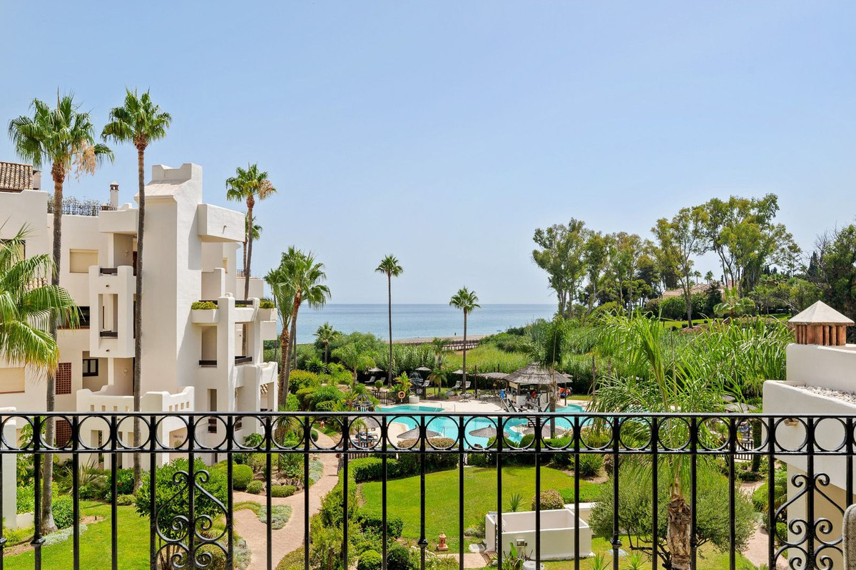 3 Bed, 2 Bath, ApartmentFor Sale, Estepona, Malaga