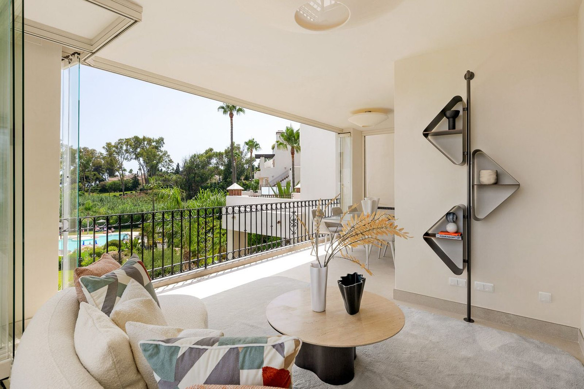 3 Bed, 2 Bath, ApartmentFor Sale, Estepona, Malaga