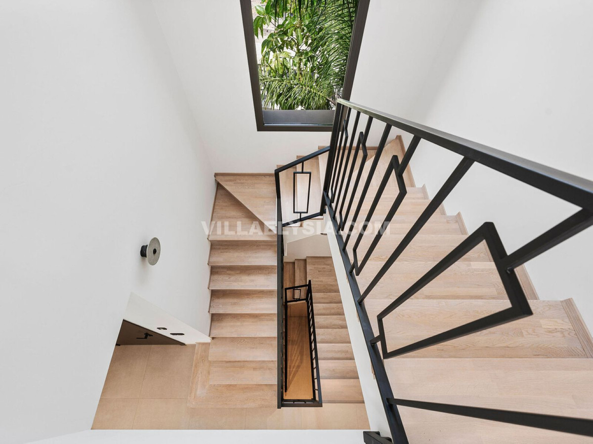 4 Bed, 5 Bath, HouseFor Sale, Nueva Andalucia, Malaga