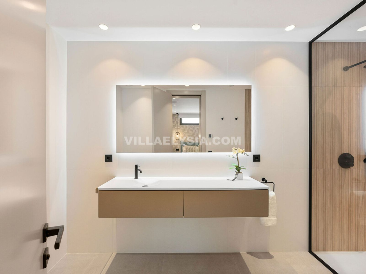 4 Bed, 5 Bath, HouseFor Sale, Nueva Andalucia, Malaga