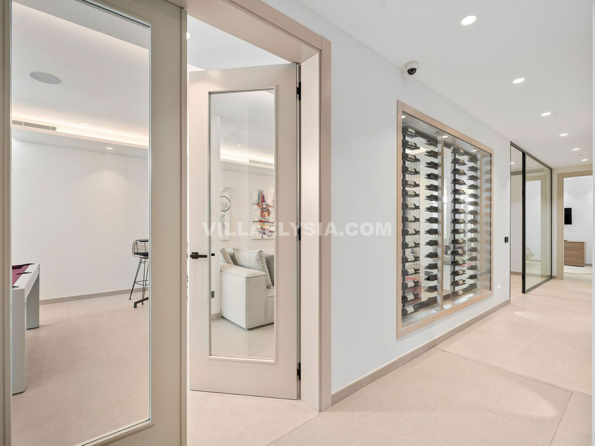 4 Bed, 5 Bath, HouseFor Sale, Nueva Andalucia, Malaga