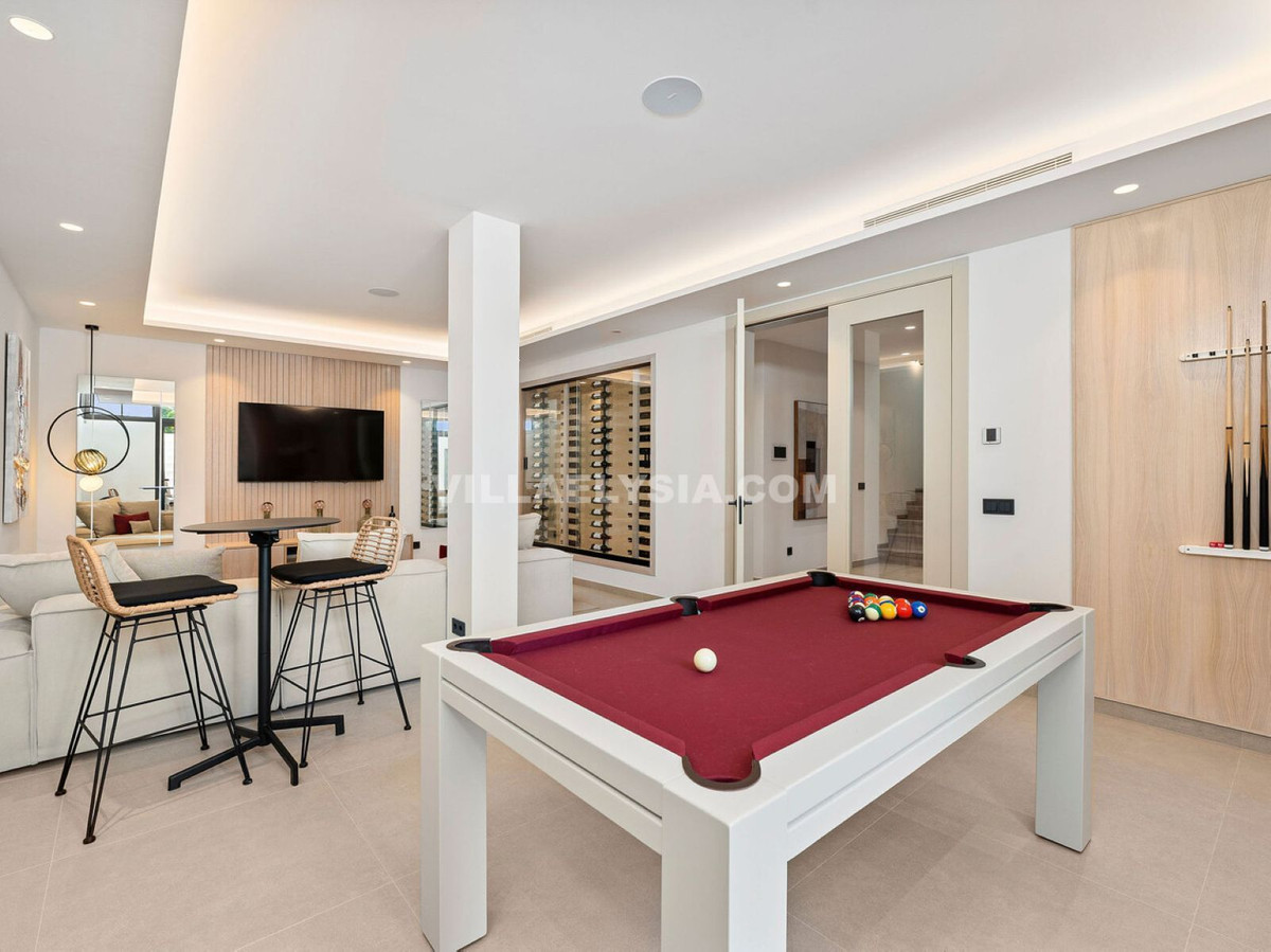 4 Bed, 5 Bath, HouseFor Sale, Nueva Andalucia, Malaga