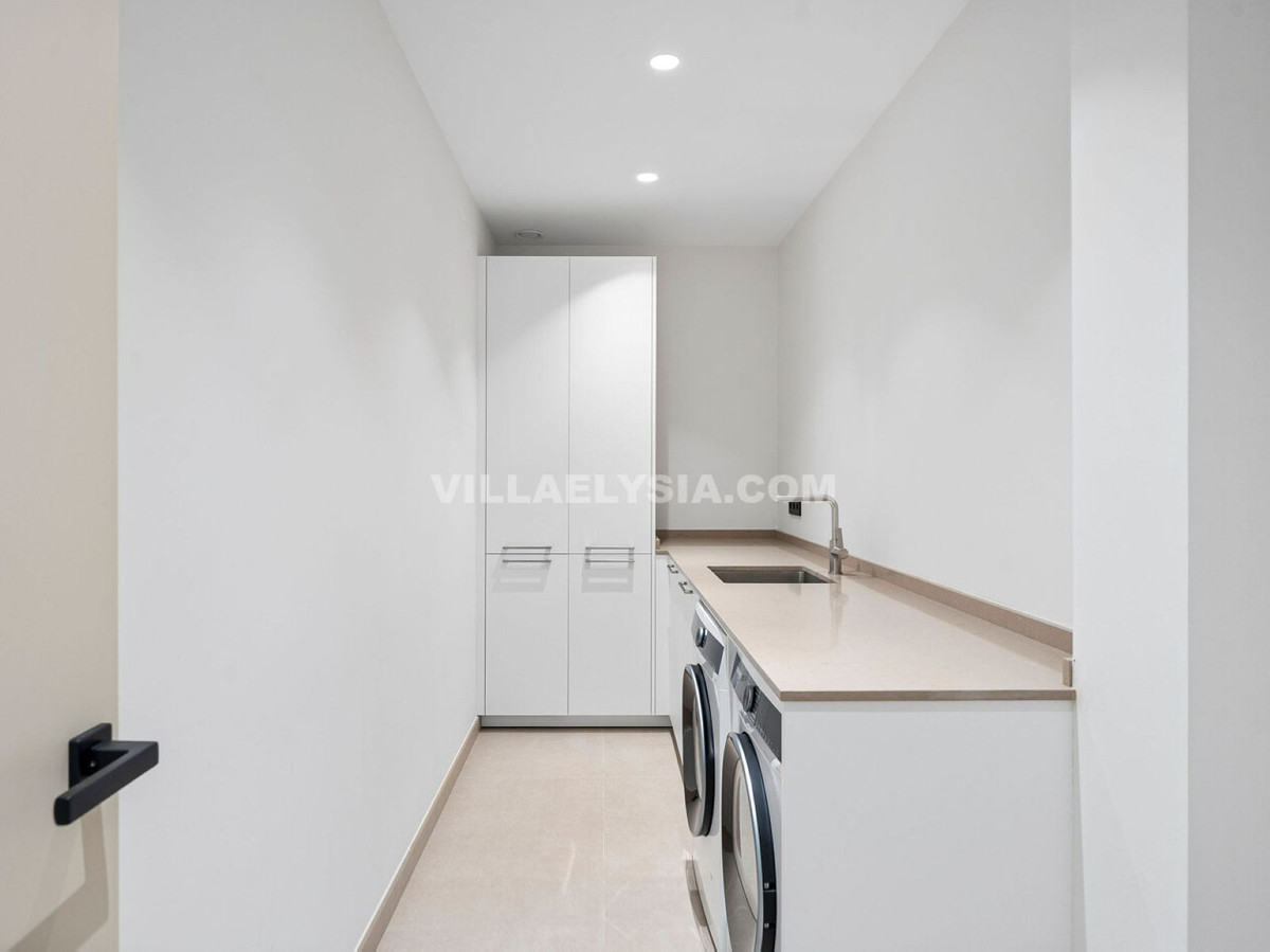 4 Bed, 5 Bath, HouseFor Sale, Nueva Andalucia, Malaga