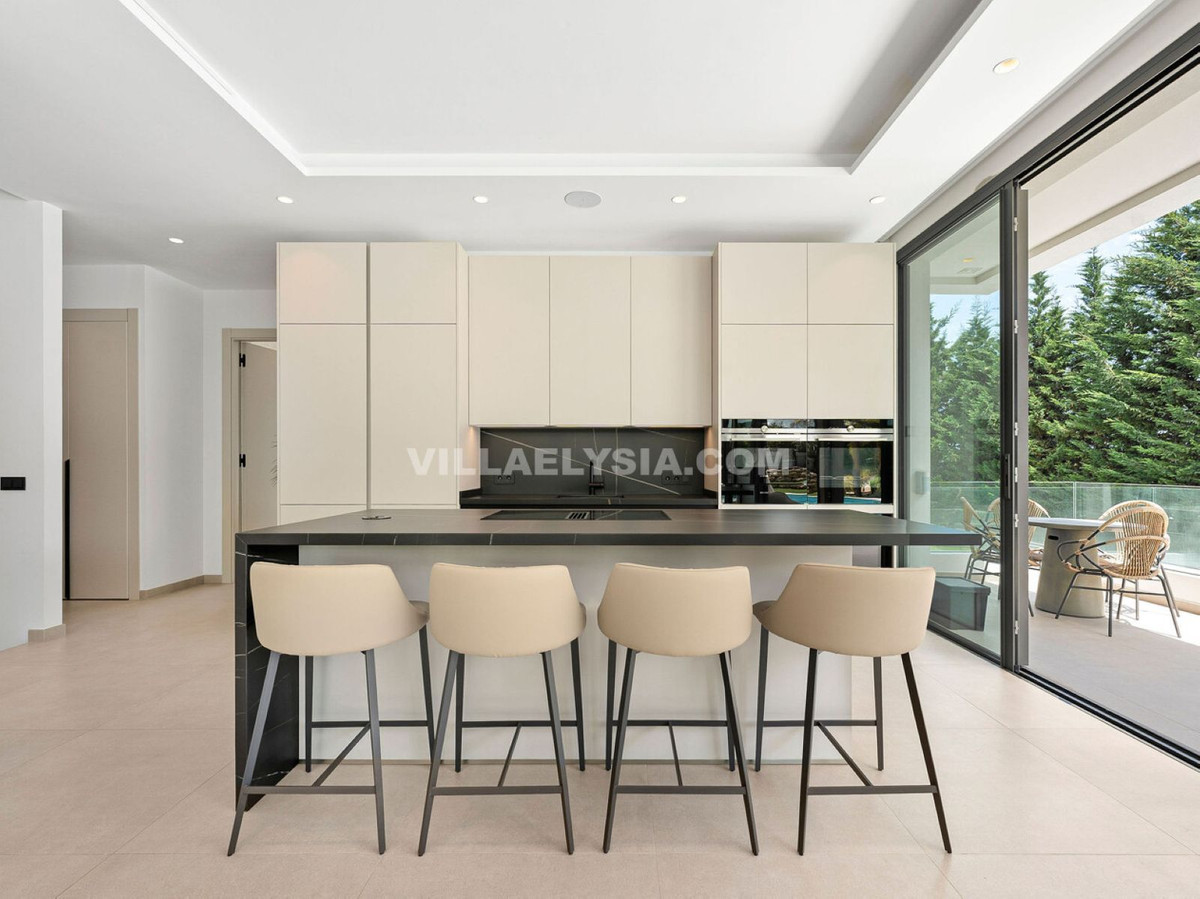 4 Bed, 5 Bath, HouseFor Sale, Nueva Andalucia, Malaga