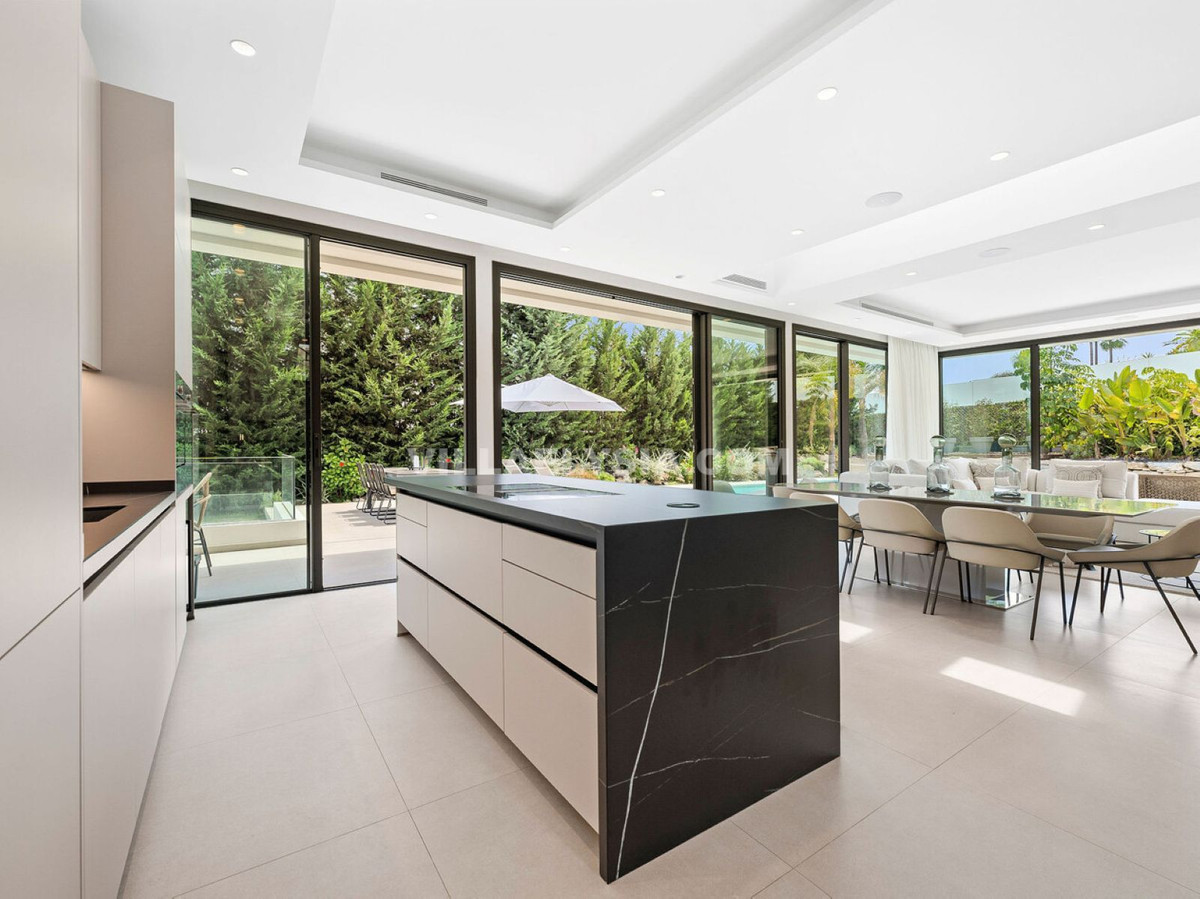 4 Bed, 5 Bath, HouseFor Sale, Nueva Andalucia, Malaga