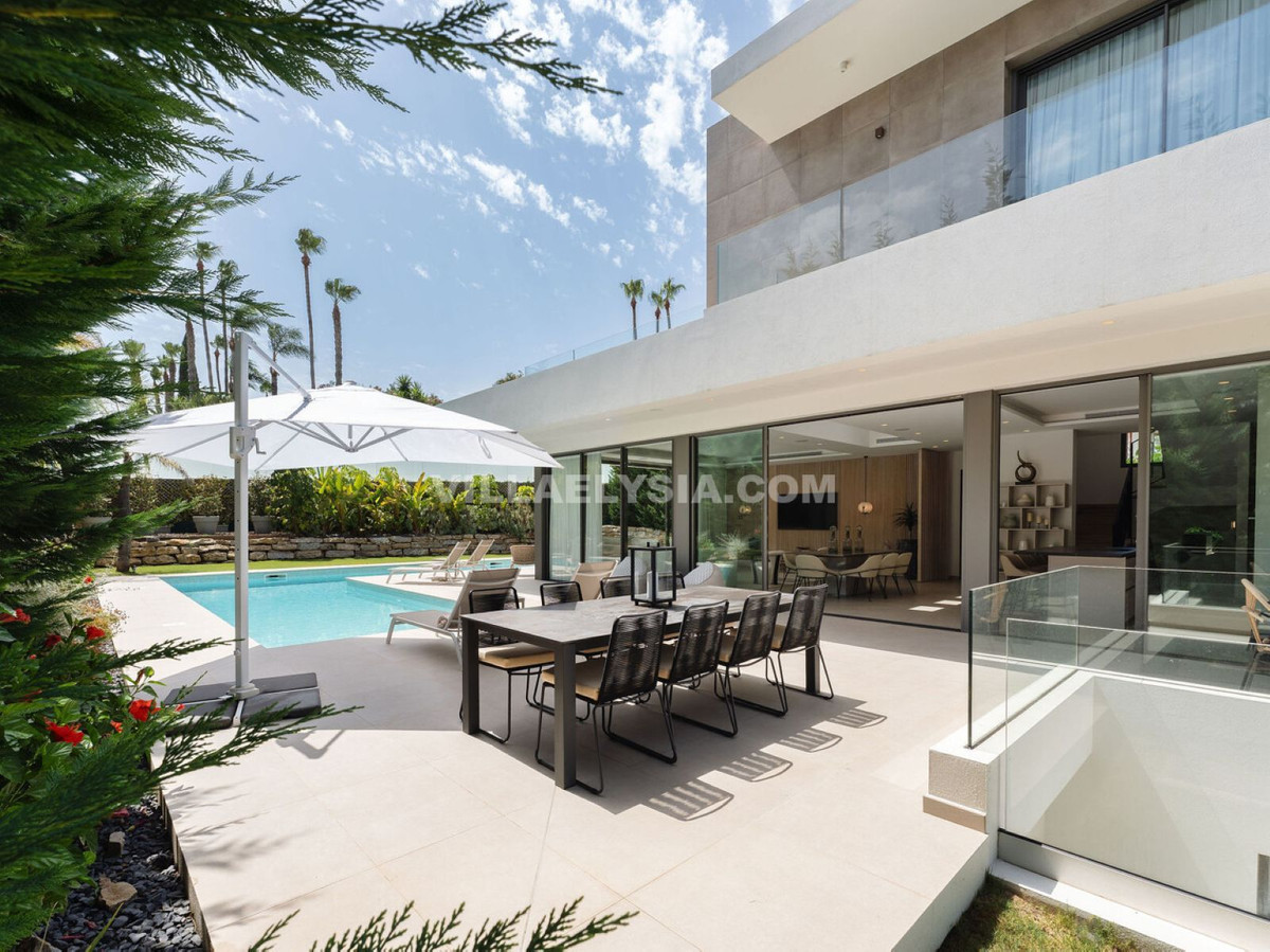 4 Bed, 5 Bath, HouseFor Sale, Nueva Andalucia, Malaga