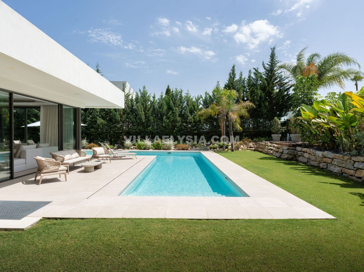 4 Bed, 5 Bath, HouseFor Sale, Nueva Andalucia, Malaga