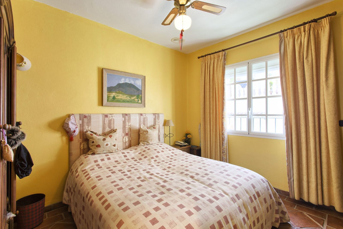 3 Bed, 2 Bath, HouseFor Sale, Benahavis, Malaga