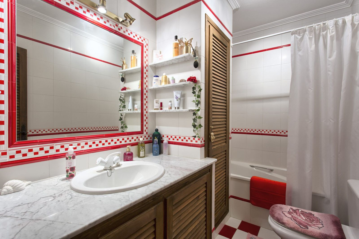 3 Bed, 2 Bath, HouseFor Sale, Benahavis, Malaga