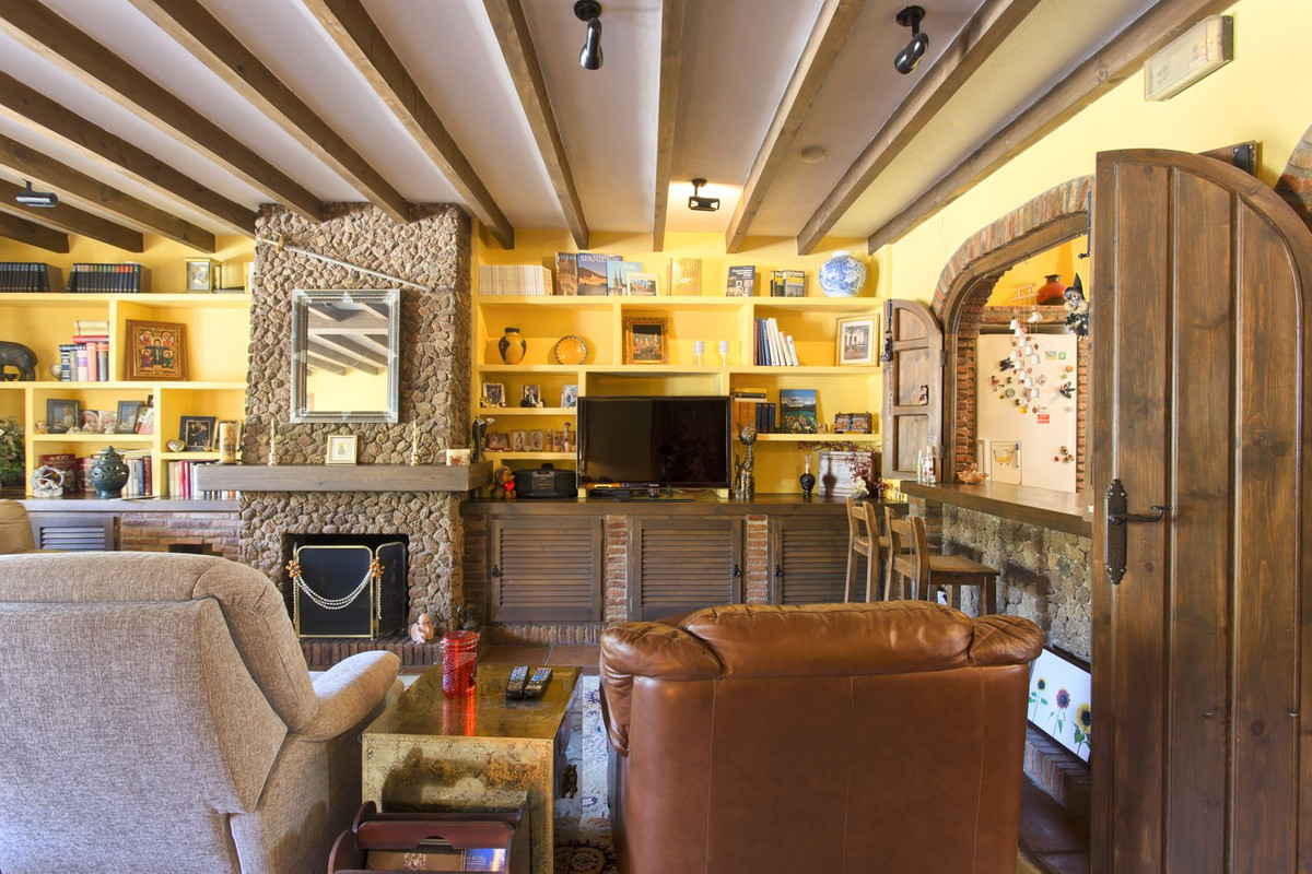 3 Bed, 2 Bath, HouseFor Sale, Benahavis, Malaga