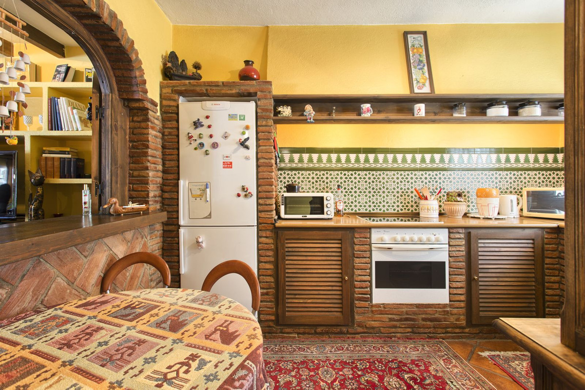 3 Bed, 2 Bath, HouseFor Sale, Benahavis, Malaga