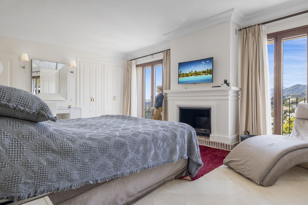 5 Bed, 4 Bath, HouseFor Sale, Benahavis, Malaga