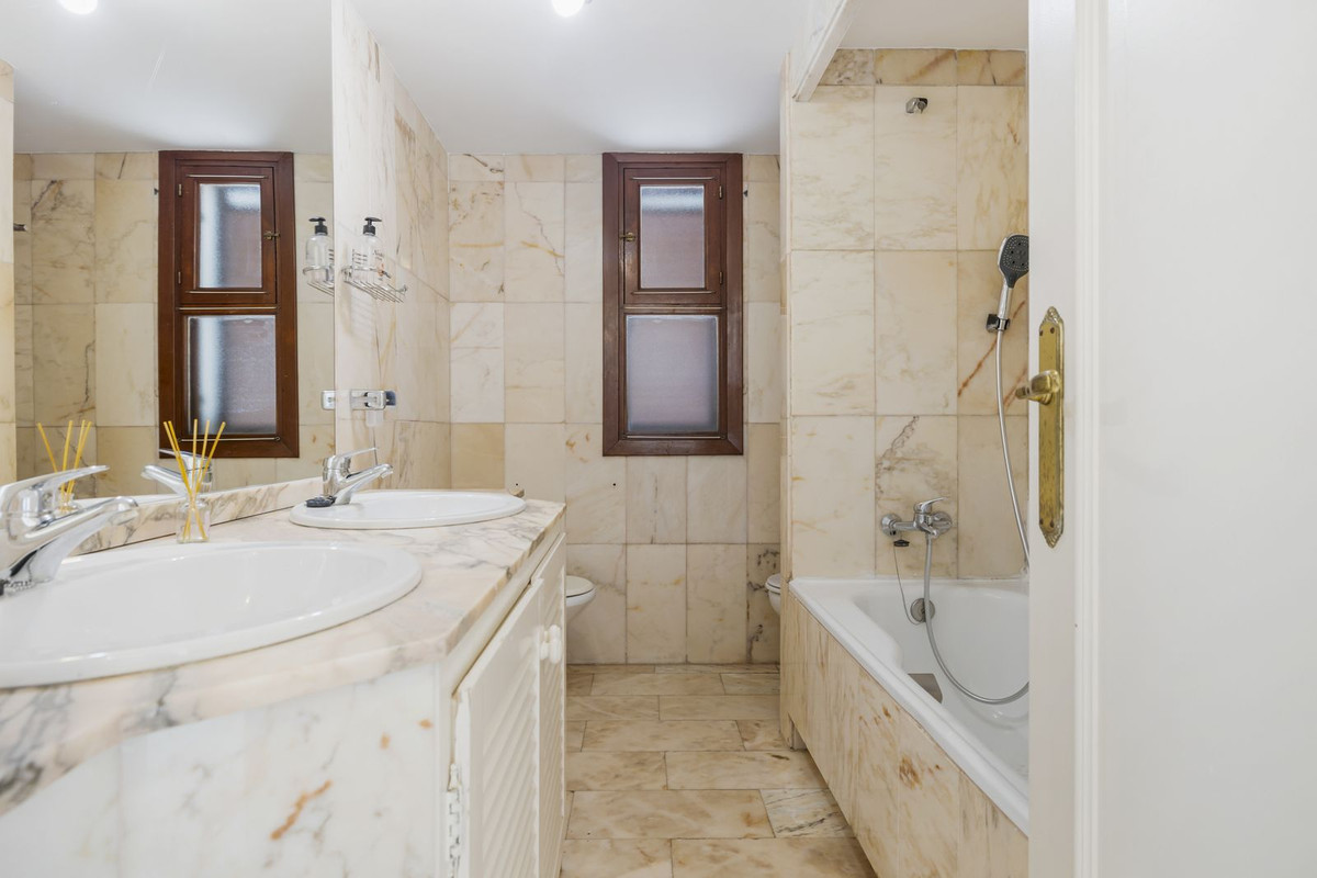 2 Bed, 1 Bath, HouseFor Sale, Estepona, Malaga