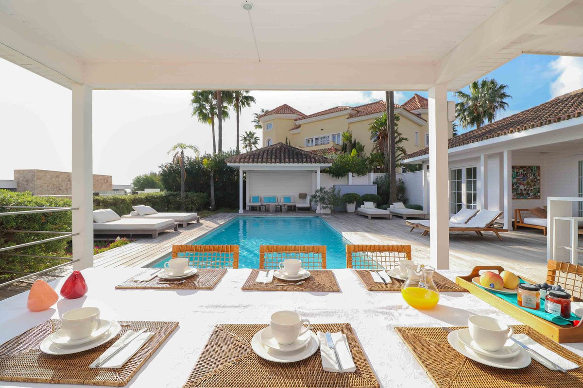 4 Bed, 2 Bath, HouseFor Sale, Benahavis, Malaga