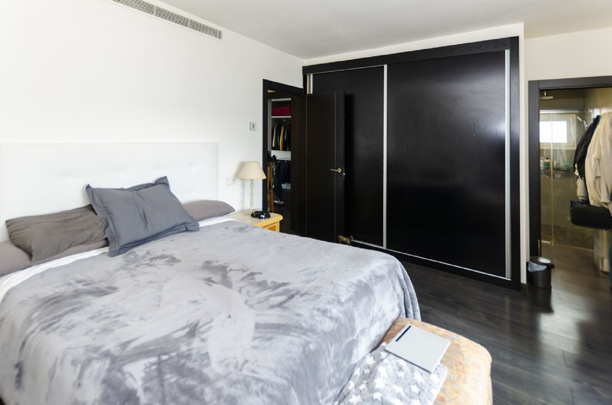 3 Bed, 3 Bath, ApartmentFor Sale, Puerto Banus, Malaga