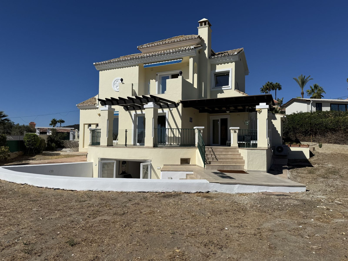 5 Bed, 4 Bath, HouseFor Sale, Estepona, Malaga