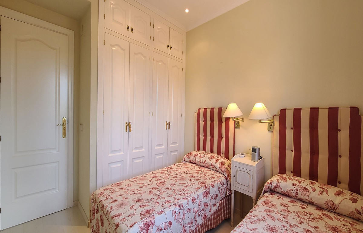 5 Bed, 4 Bath, HouseFor Sale, The Golden Mile, Malaga