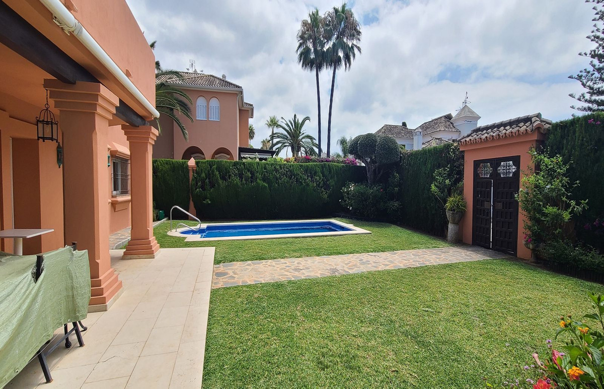 5 Bed, 4 Bath, HouseFor Sale, The Golden Mile, Malaga