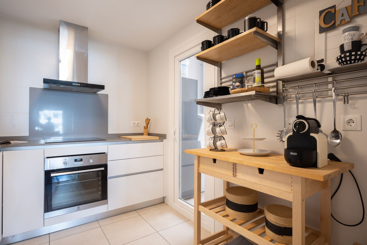 3 Bed, 2 Bath, ApartmentFor Sale, Nueva Andalucia, Malaga