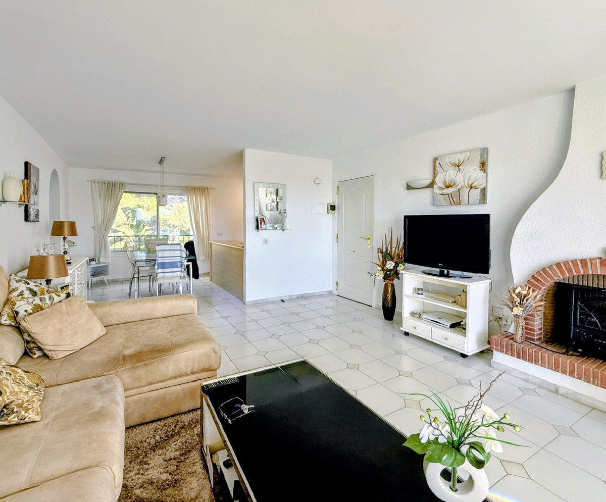 2 Bed, 2 Bath, ApartmentFor Sale, Miraflores, Malaga