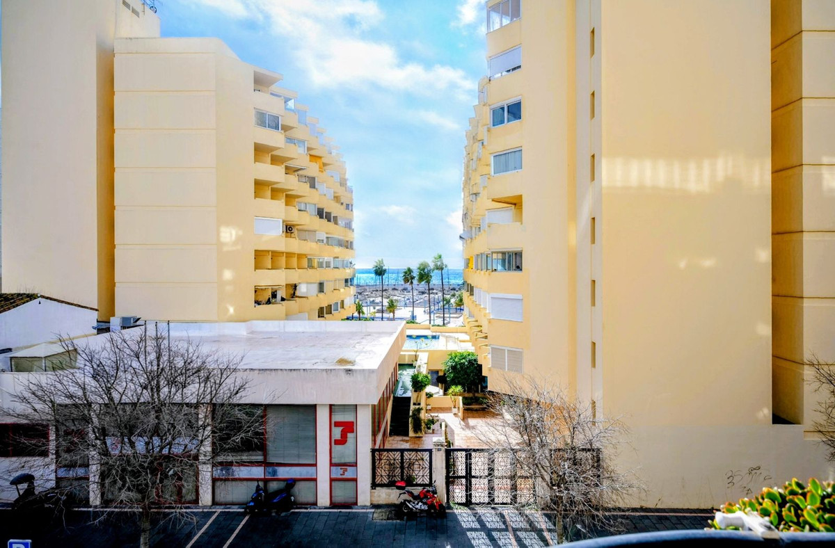 4 Bed, 3 Bath, ApartmentFor Sale, Marbella, Malaga