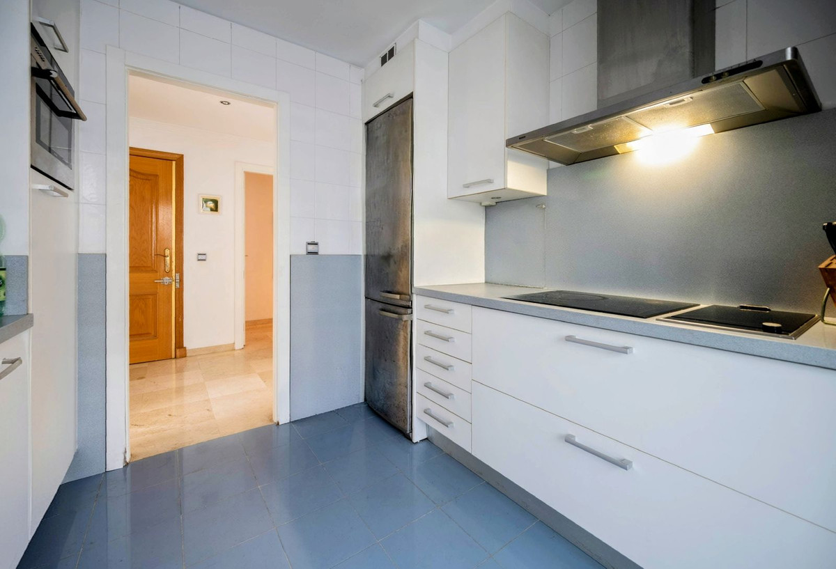 4 Bed, 3 Bath, ApartmentFor Sale, Marbella, Malaga