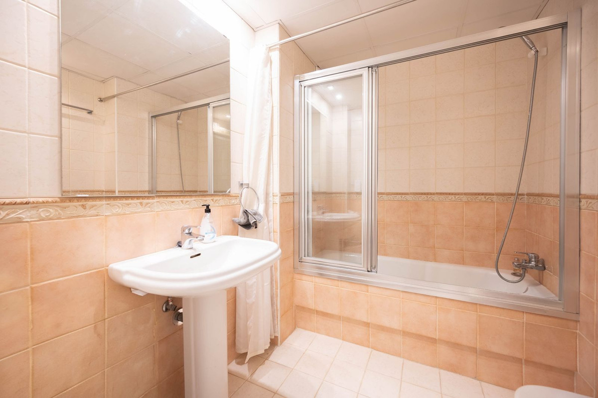 4 Bed, 3 Bath, ApartmentFor Sale, Marbella, Malaga