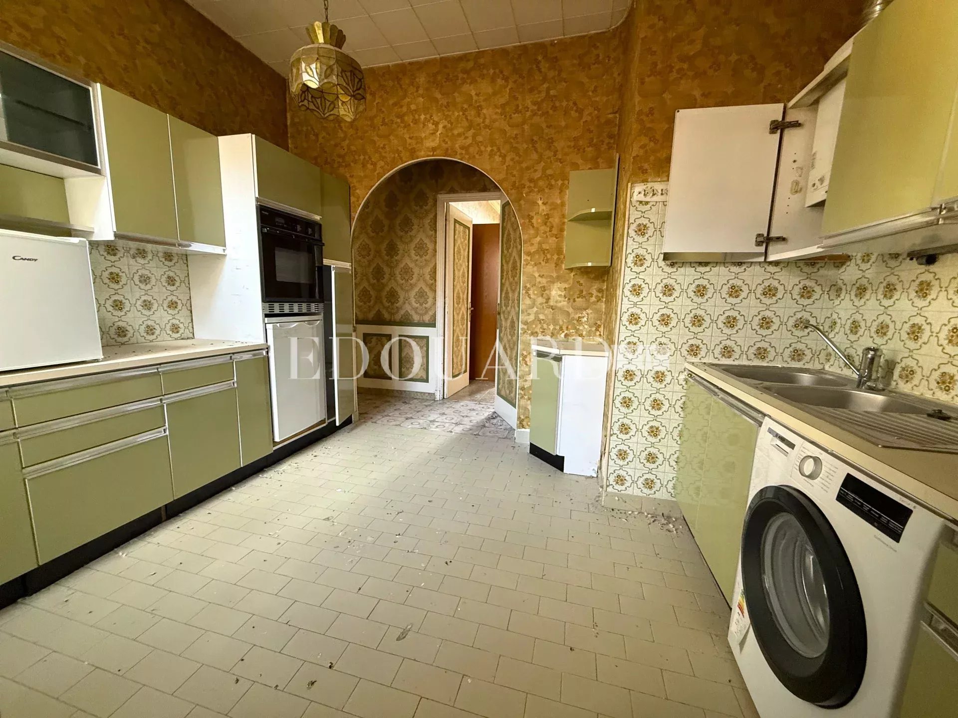 4 Bed, 1 Bath, ApartmentFor Sale, Beausoleil, Alpes-Maritimes