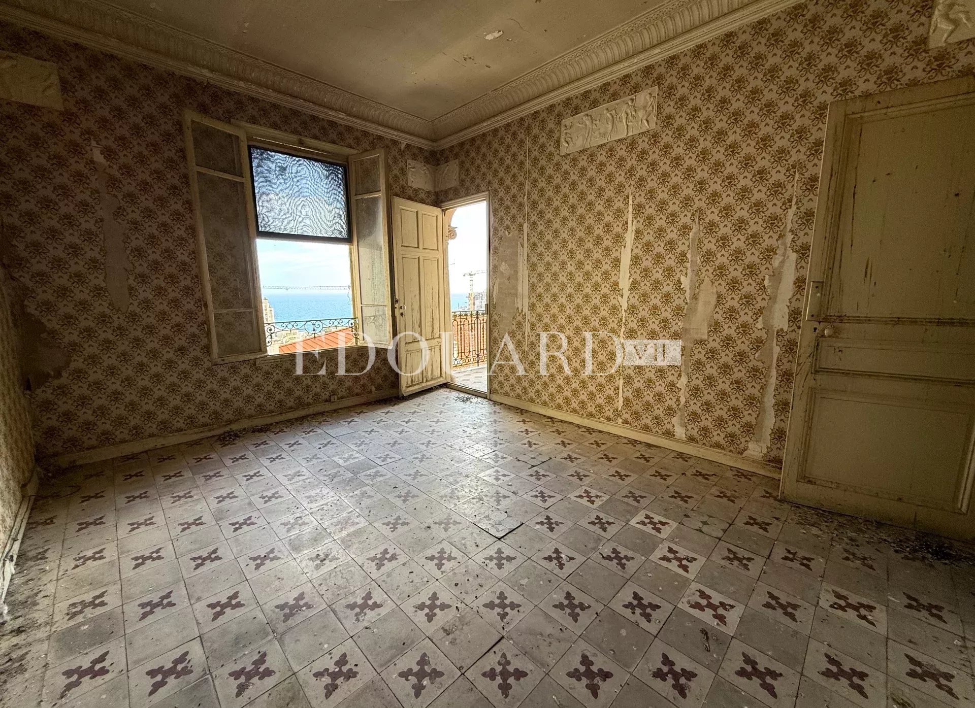 4 Bed, 1 Bath, ApartmentFor Sale, Beausoleil, Alpes-Maritimes