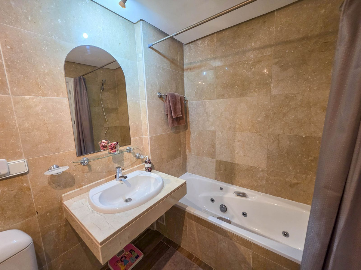 2 Bed, 2 Bath, ApartmentFor Sale, La Duquesa, Malaga