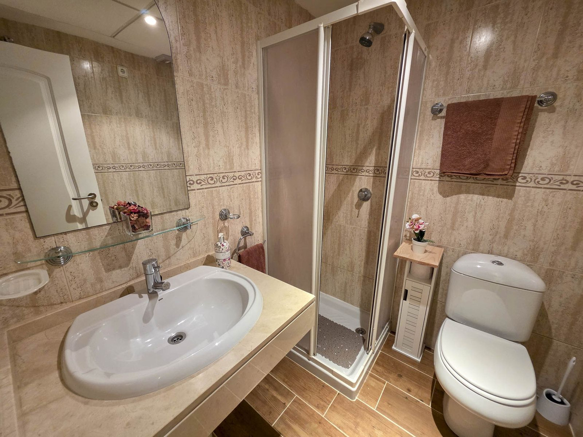 2 Bed, 2 Bath, ApartmentFor Sale, La Duquesa, Malaga