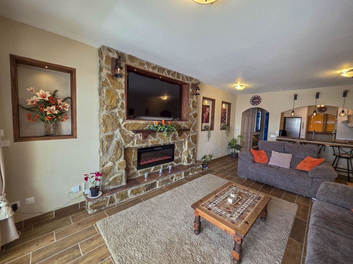 2 Bed, 2 Bath, ApartmentFor Sale, La Duquesa, Malaga