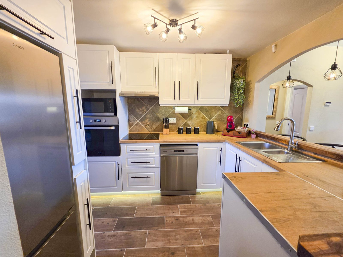 2 Bed, 2 Bath, ApartmentFor Sale, La Duquesa, Malaga