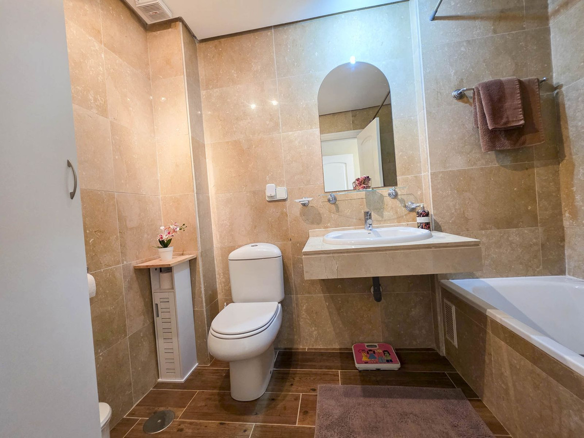 2 Bed, 2 Bath, ApartmentFor Sale, La Duquesa, Malaga