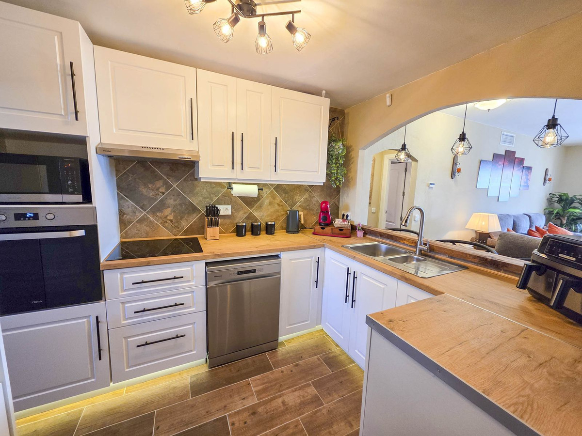 2 Bed, 2 Bath, ApartmentFor Sale, La Duquesa, Malaga