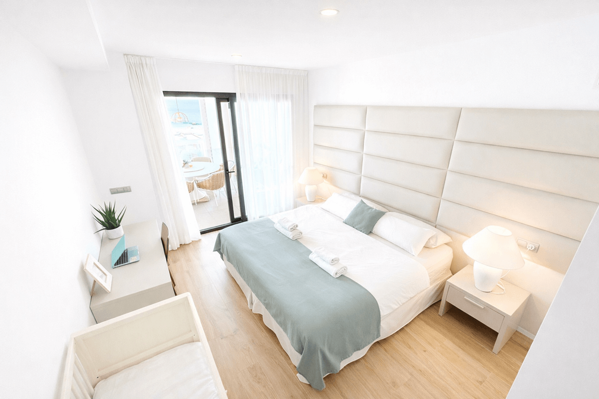 3 Bed, 2 Bath, ApartmentFor Sale, La Alcaidesa, Malaga