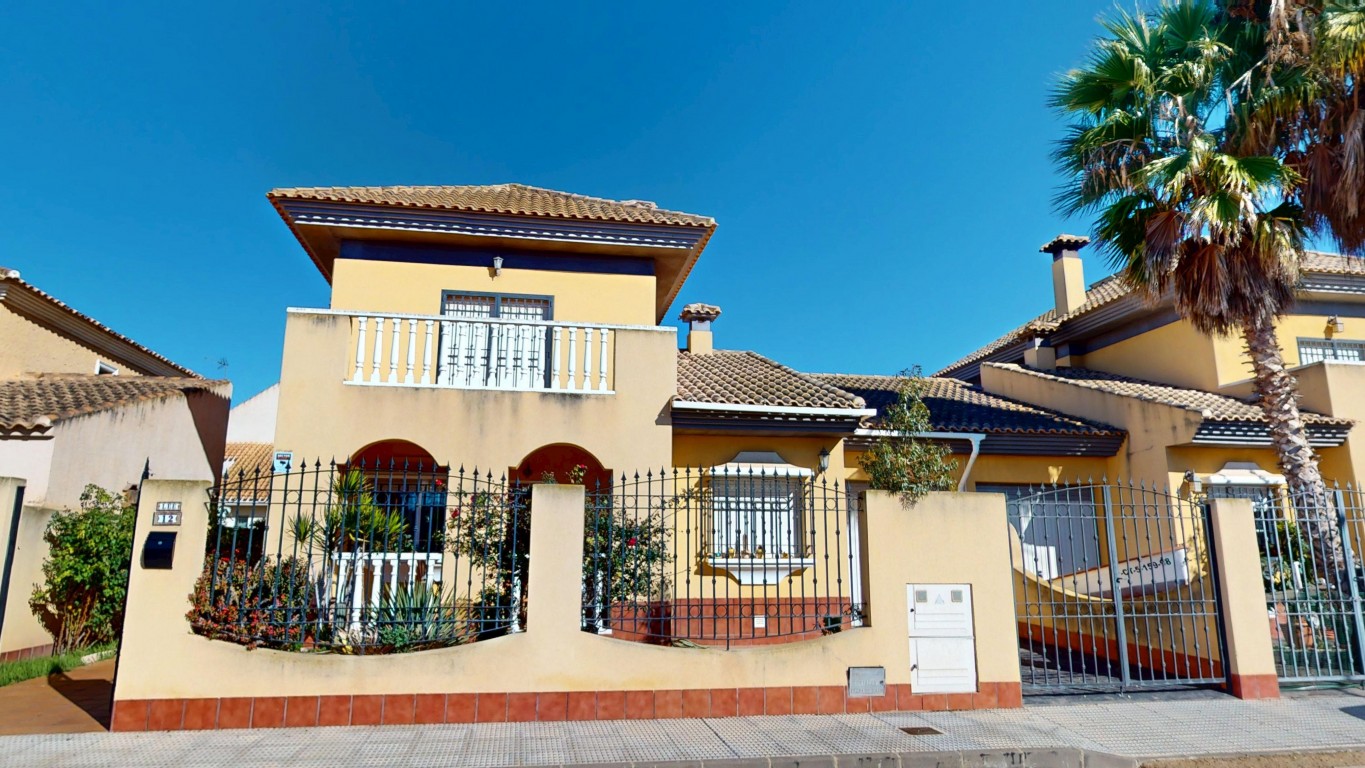 4 Bed, 2 Bath, HouseFor Sale, Los Alcazares, Murcia