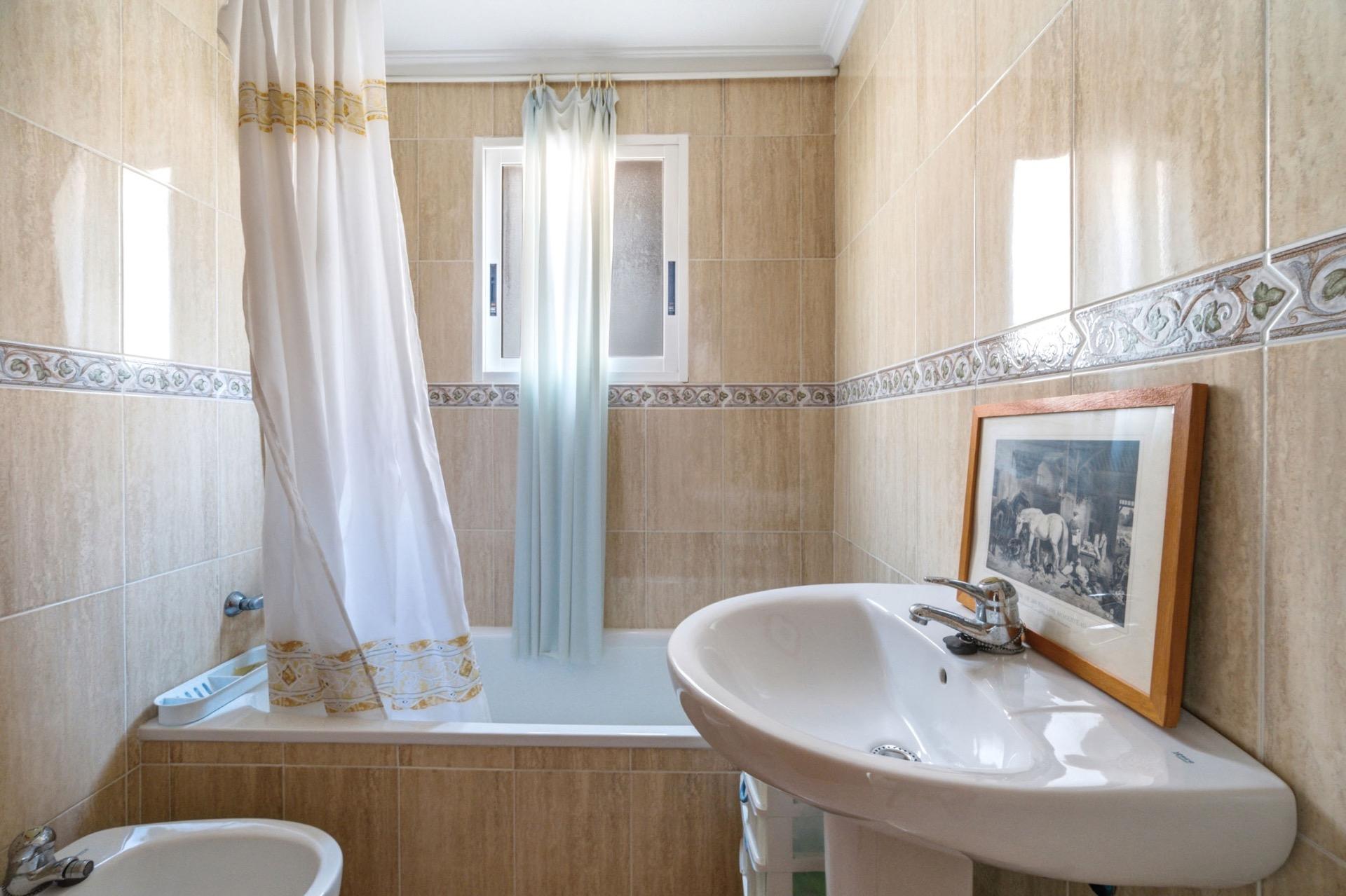 3 Bed, 2 Bath, ApartmentFor Sale, Torrevieja, Alicante