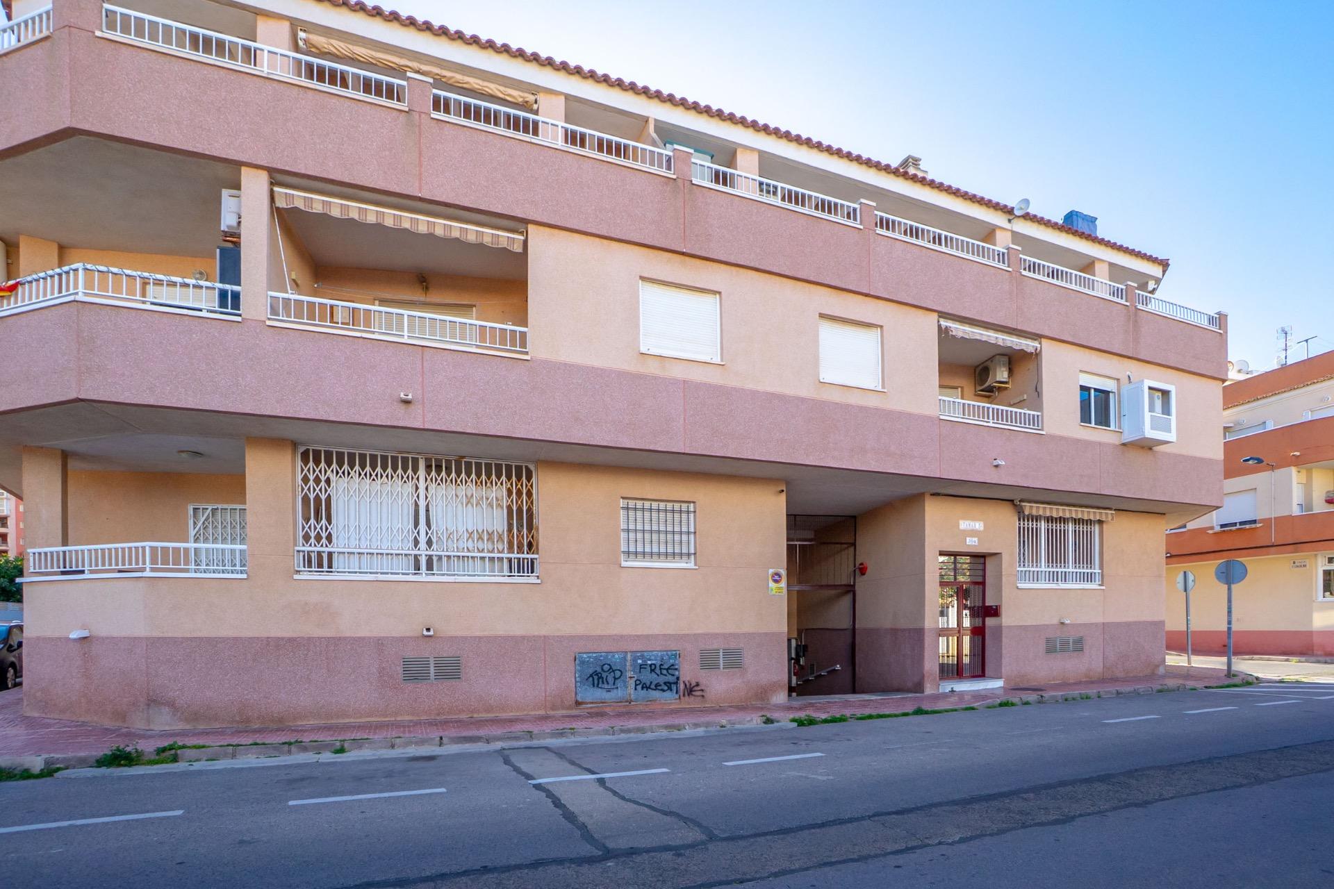 3 Bed, 2 Bath, ApartmentFor Sale, Torrevieja, Alicante