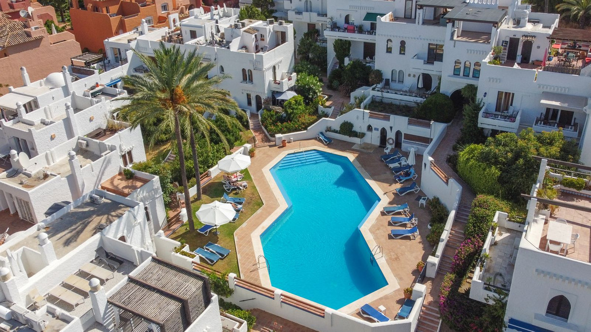 2 Bed, 2 Bath, ApartmentFor Sale, Nueva Andalucia, Malaga