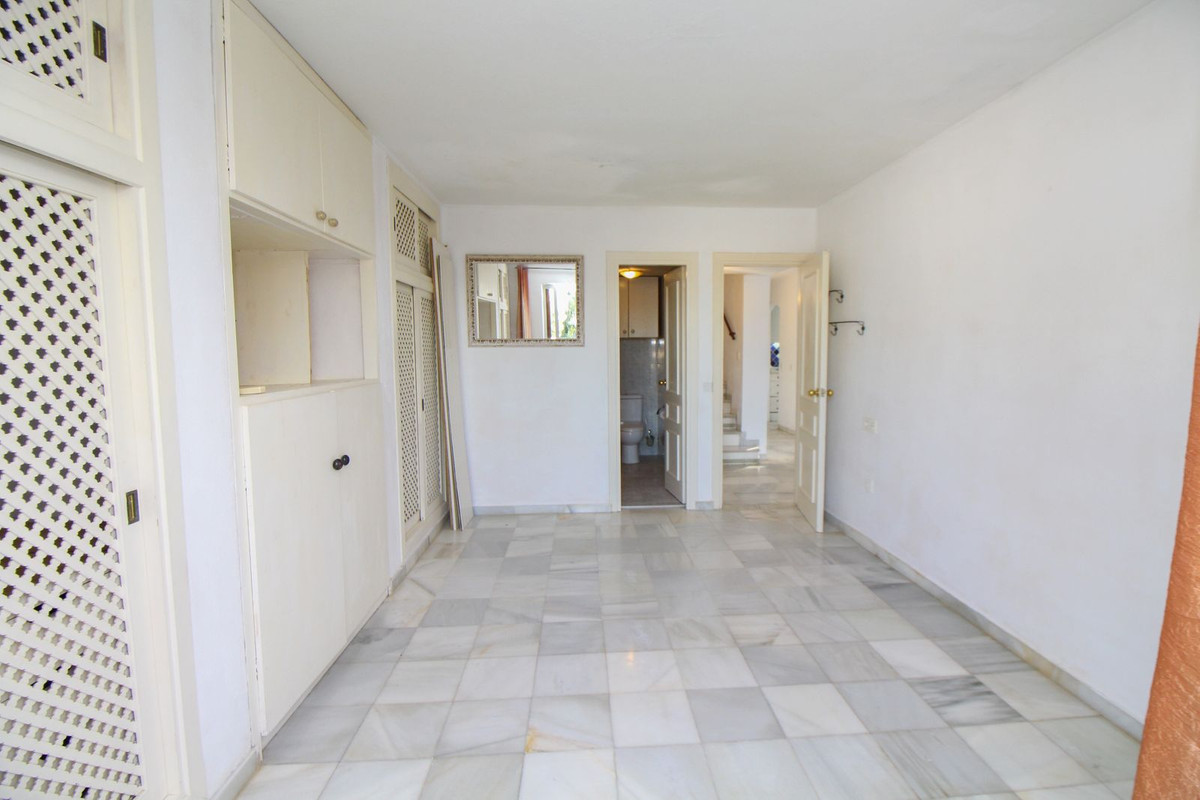 2 Bed, 2 Bath, ApartmentFor Sale, Nueva Andalucia, Malaga