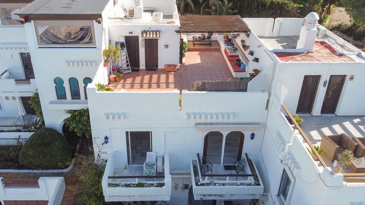 2 Bed, 2 Bath, ApartmentFor Sale, Nueva Andalucia, Malaga