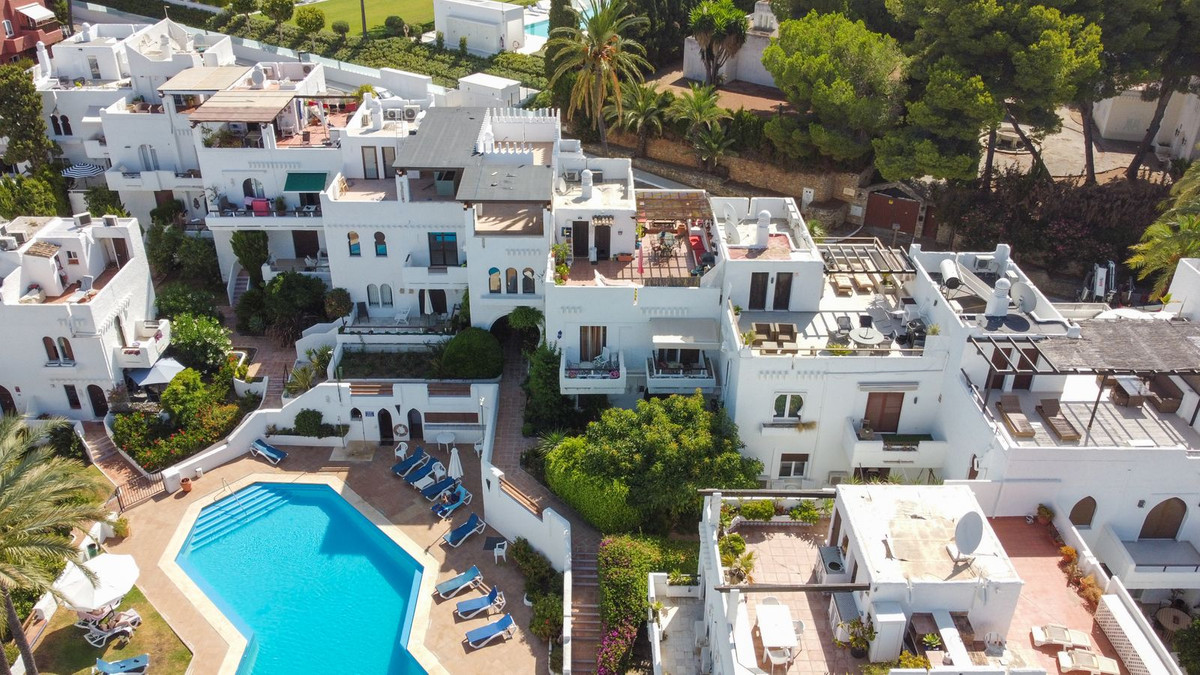 2 Bed, 2 Bath, ApartmentFor Sale, Nueva Andalucia, Malaga